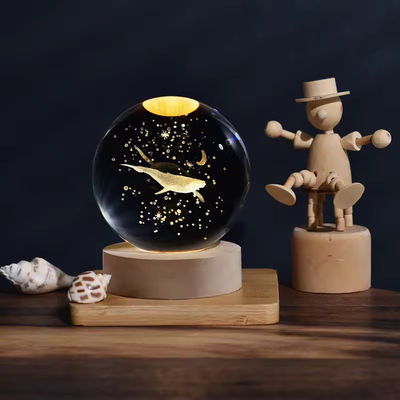 Ahşap USB Güçlü LED Işık Kristal Top Heykel Sanat Stand Masa Dekorasyonları