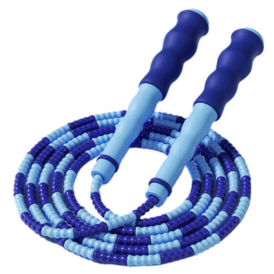 Yumuşak Boncuklu Naylon İp ve Rahat Tutuş ve Etkili Egzersizler Sağlayan Dalgalı Sap Tasarımlı Ayarlanabilir Uzunluk Atlama İpi